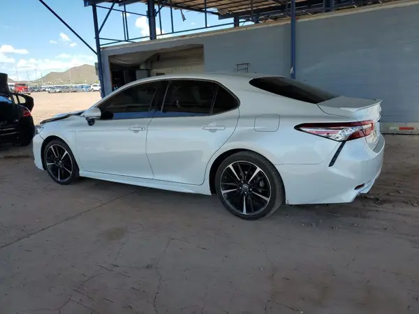 4T1B61HK2JU094018 2018 TOYOTA CAMRY - Image 2