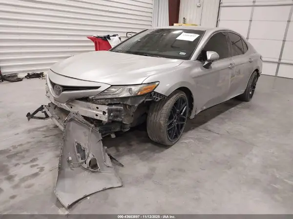 4T1B61HK2JU095847 2018 TOYOTA CAMRY - Image 2