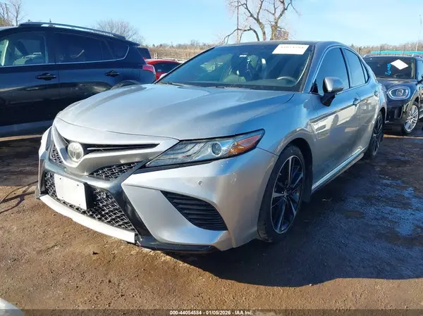 4T1B61HK2JU099851 2018 TOYOTA CAMRY - Image 2