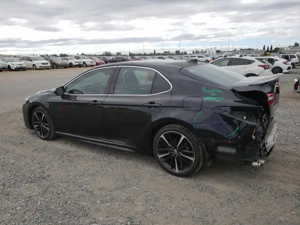 4T1B61HK2JU103848 2018 TOYOTA CAMRY - Image 2