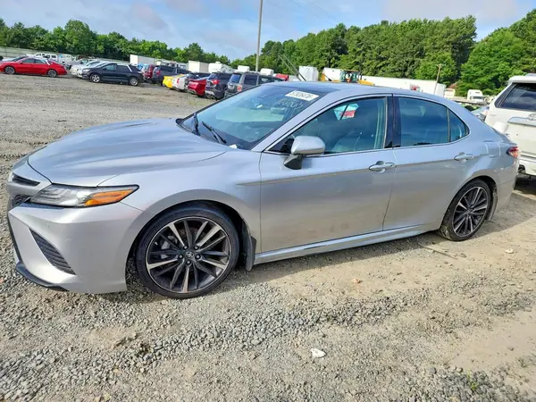 4T1B61HK2JU106863 2018 TOYOTA CAMRY - Image 1