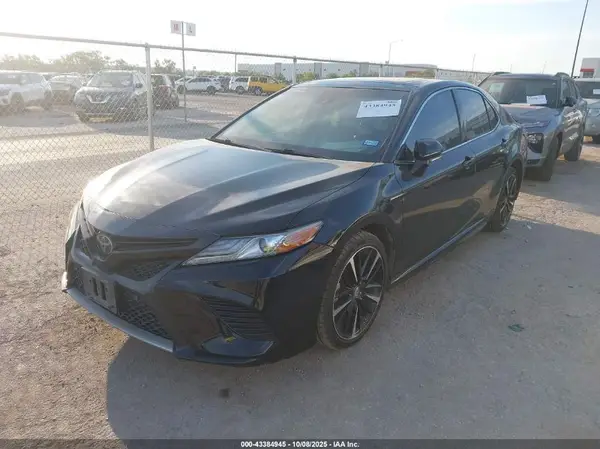 4T1B61HK2JU106992 2018 TOYOTA CAMRY - Image 2