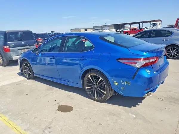 4T1B61HK2JU107656 2018 TOYOTA CAMRY - Image 2