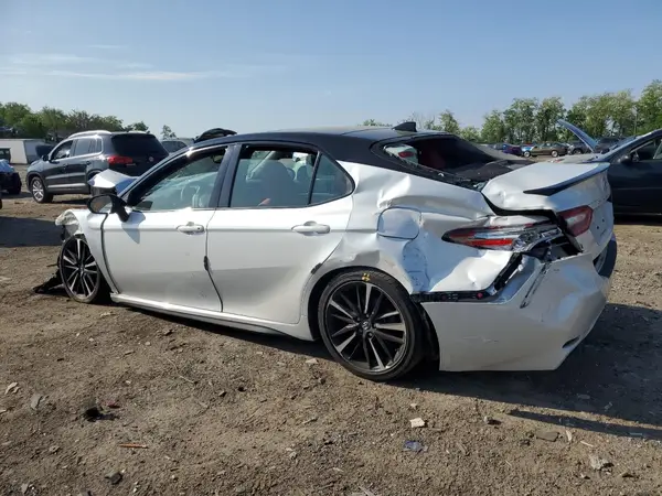 4T1B61HK2JU108130 2018 TOYOTA CAMRY - Image 2