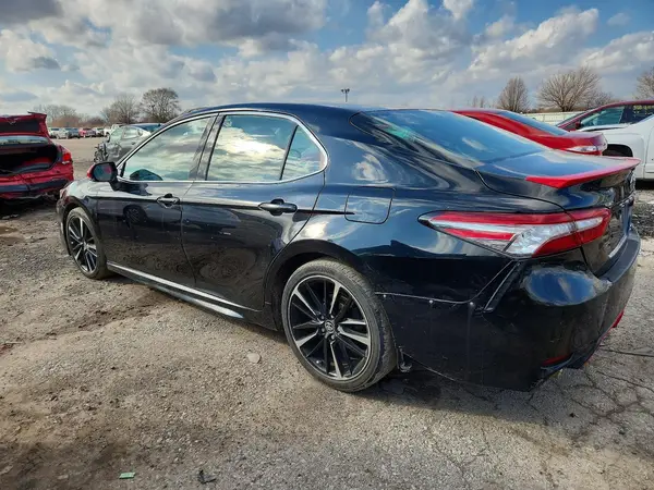 4T1B61HK2JU109942 2018 TOYOTA CAMRY - Image 2