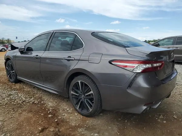 4T1B61HK2JU110587 2018 TOYOTA CAMRY - Image 2
