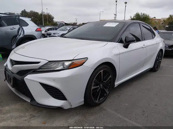 4T1B61HK2JU110721 2018 TOYOTA CAMRY - Image 2