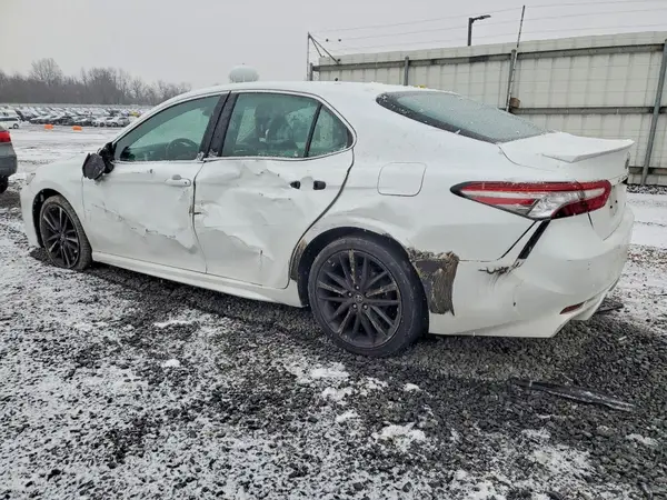 4T1B61HK2JU110833 2018 TOYOTA CAMRY - Image 2