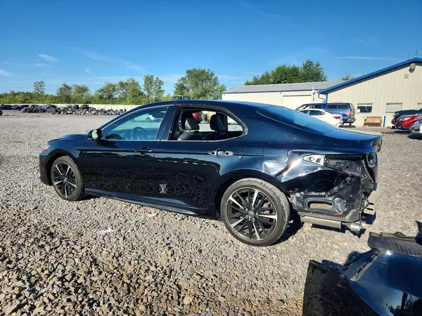 4T1B61HK2JU118348 2018 TOYOTA CAMRY - Image 2