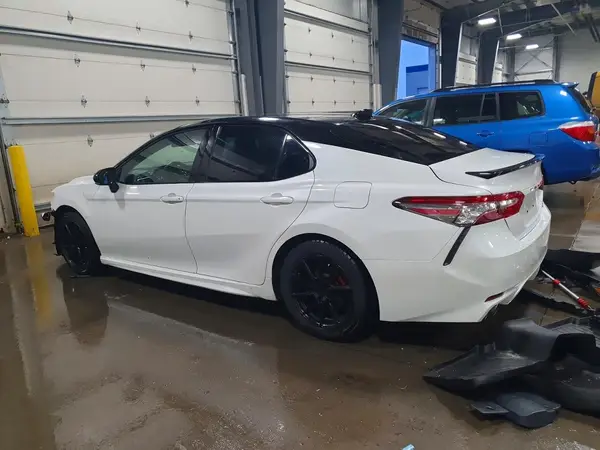 4T1B61HK2JU119175 2018 TOYOTA CAMRY - Image 2