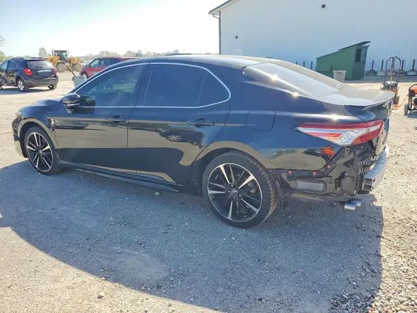 4T1B61HK2JU120455 2018 TOYOTA CAMRY - Image 2