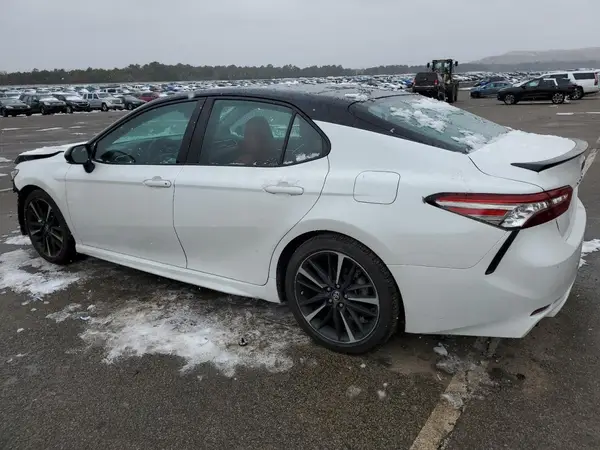 4T1B61HK2JU126501 2018 TOYOTA CAMRY - Image 2