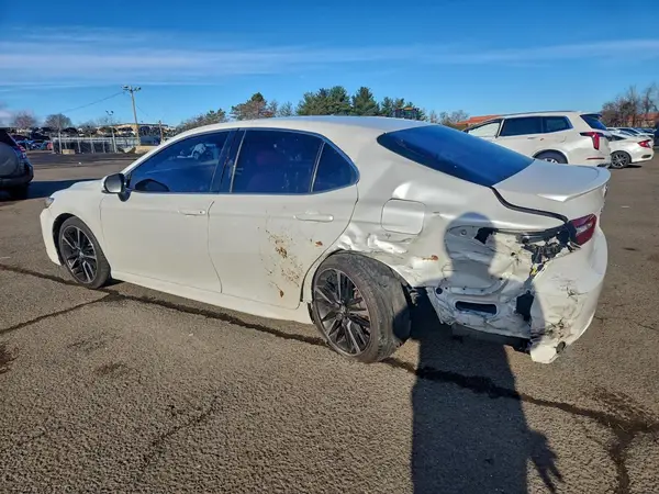4T1B61HK2JU128233 2018 TOYOTA CAMRY - Image 2