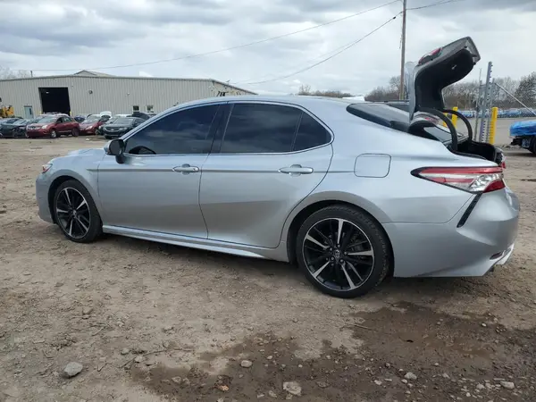 4T1B61HK2JU132363 2018 TOYOTA CAMRY - Image 2