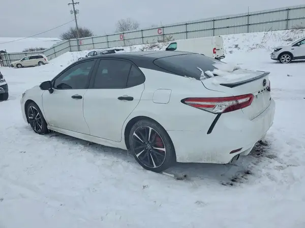 4T1B61HK2JU133030 2018 TOYOTA CAMRY - Image 2