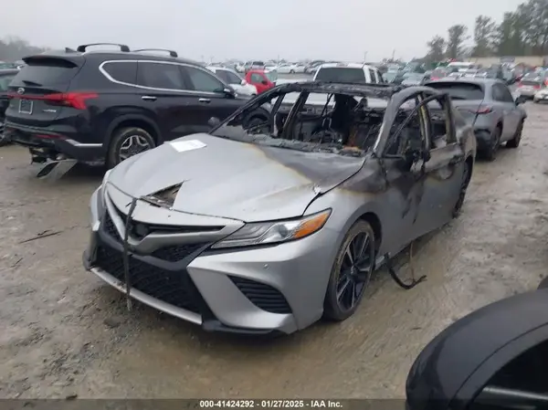4T1B61HK2JU145016 2018 TOYOTA CAMRY - Image 2