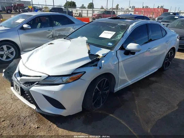 4T1B61HK2JU148661 2018 TOYOTA CAMRY - Image 2