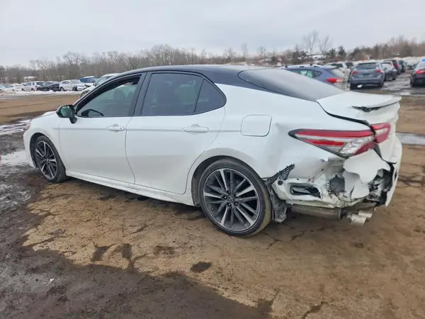 4T1B61HK2JU149096 2018 TOYOTA CAMRY - Image 2