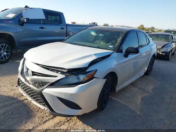 4T1B61HK2JU150815 2018 TOYOTA CAMRY - Image 2