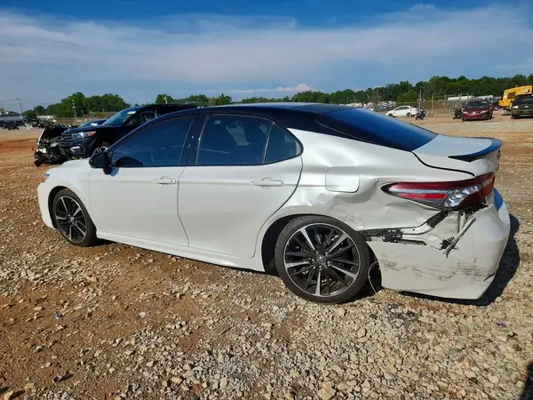 4T1B61HK2JU154153 2018 TOYOTA CAMRY - Image 2