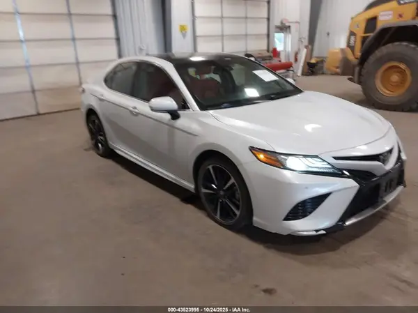 4T1B61HK2JU157795 2018 TOYOTA CAMRY - Image 1