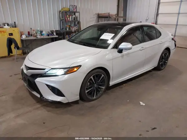 4T1B61HK2JU157795 2018 TOYOTA CAMRY - Image 2