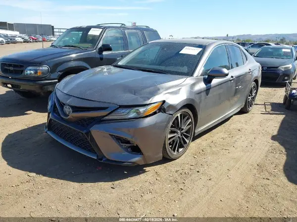 4T1B61HK2JU501898 2018 TOYOTA CAMRY - Image 2