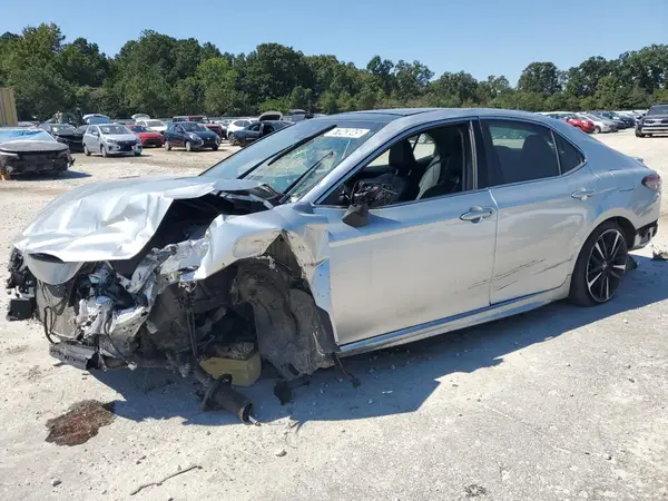 4T1B61HK2JU501951 2018 TOYOTA CAMRY - Image 1