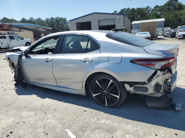 4T1B61HK2JU501951 2018 TOYOTA CAMRY - Image 2