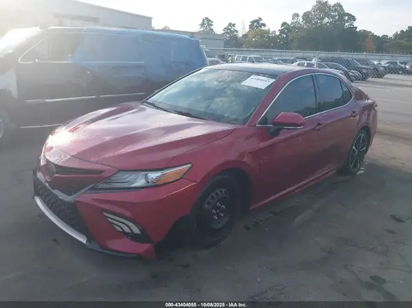 4T1B61HK2JU506258 2018 TOYOTA CAMRY - Image 2