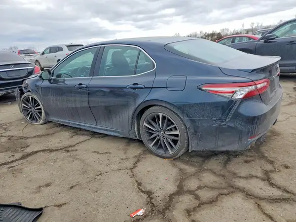 4T1B61HK2JU506647 2018 TOYOTA CAMRY - Image 2