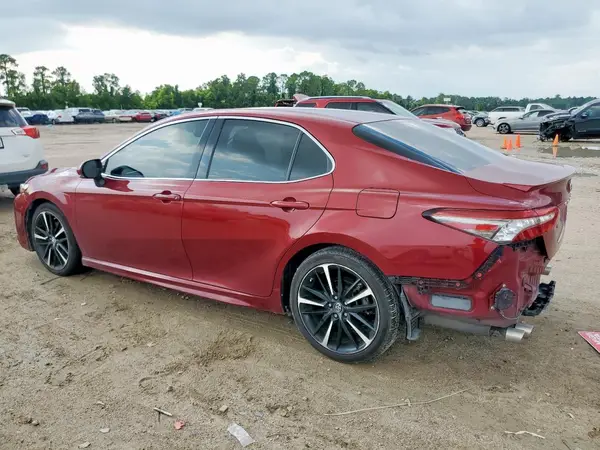 4T1B61HK2JU510438 2018 TOYOTA CAMRY - Image 2