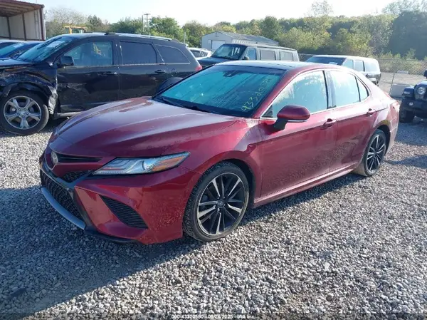 4T1B61HK2JU536988 2018 TOYOTA CAMRY - Image 2