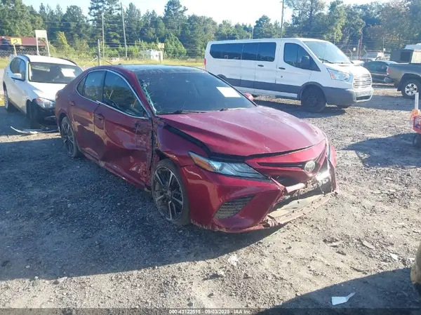 4T1B61HK2JU551863 2018 TOYOTA CAMRY - Image 1