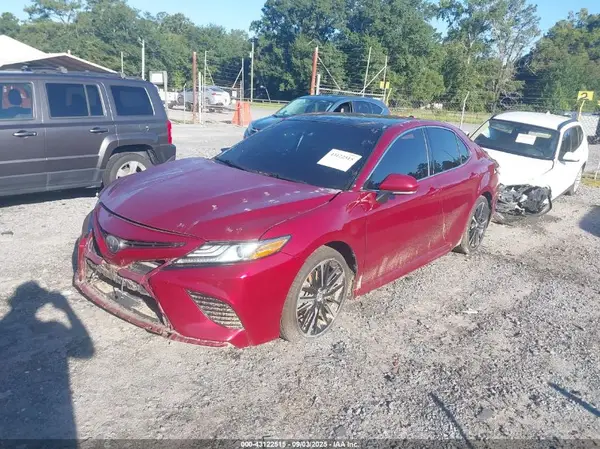 4T1B61HK2JU551863 2018 TOYOTA CAMRY - Image 2