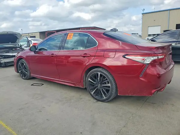 4T1B61HK2JU559266 2018 TOYOTA CAMRY - Image 2