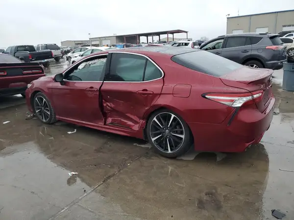 4T1B61HK2JU570476 2018 TOYOTA CAMRY - Image 2