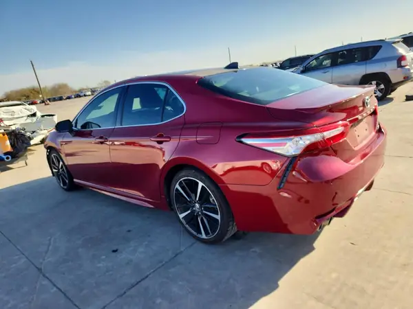 4T1B61HK2JU587438 2018 TOYOTA CAMRY - Image 2
