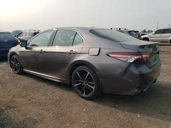 4T1B61HK2JU610586 2018 TOYOTA CAMRY - Image 2