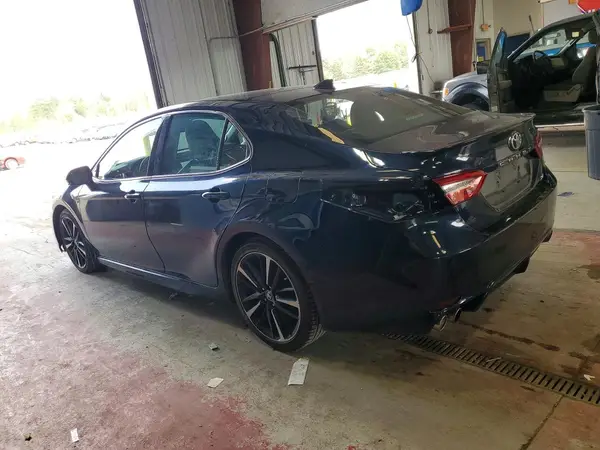 4T1B61HK2JU667497 2018 TOYOTA CAMRY - Image 2
