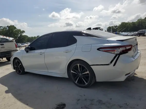 4T1B61HK2KU190975 2019 TOYOTA CAMRY - Image 2