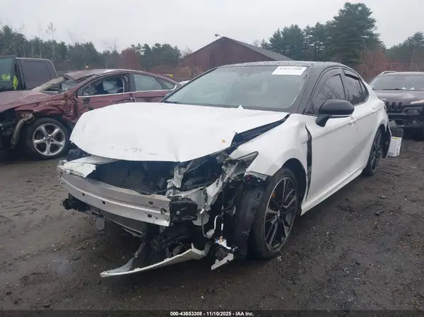 4T1B61HK2KU197702 2019 TOYOTA CAMRY - Image 2
