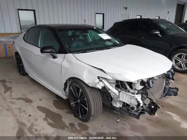 4T1B61HK2KU200114 2019 TOYOTA CAMRY - Image 1