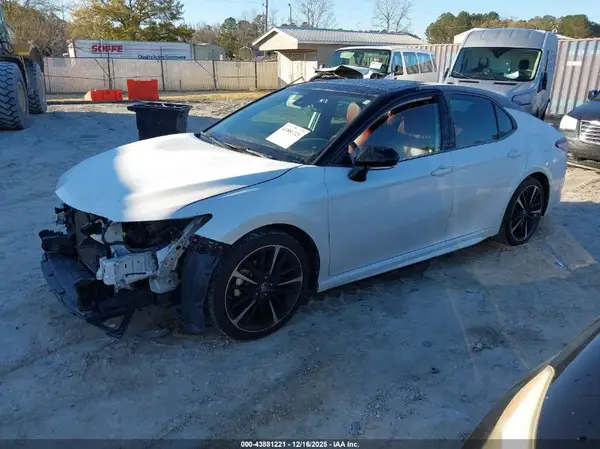 4T1B61HK2KU214501 2019 TOYOTA CAMRY - Image 2