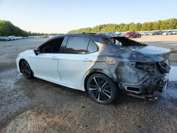 4T1B61HK2KU256621 2019 TOYOTA CAMRY - Image 2