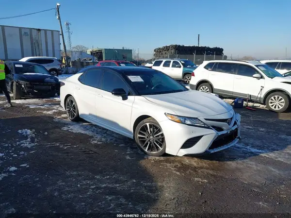 4T1B61HK2KU293975 2019 TOYOTA CAMRY - Image 1