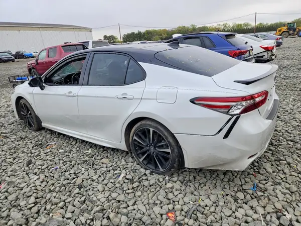 4T1B61HK2KU296570 2019 TOYOTA CAMRY - Image 2