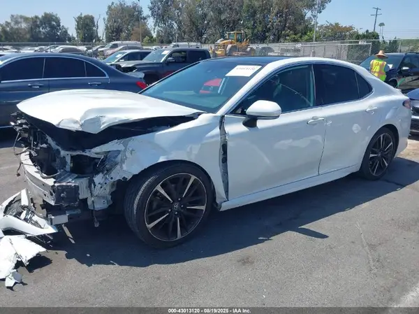 4T1B61HK2KU716411 2019 TOYOTA CAMRY - Image 2