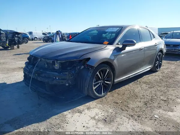 4T1B61HK2KU811387 2019 TOYOTA CAMRY - Image 2