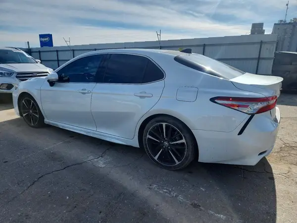 4T1B61HK2KU833762 2019 TOYOTA CAMRY - Image 2